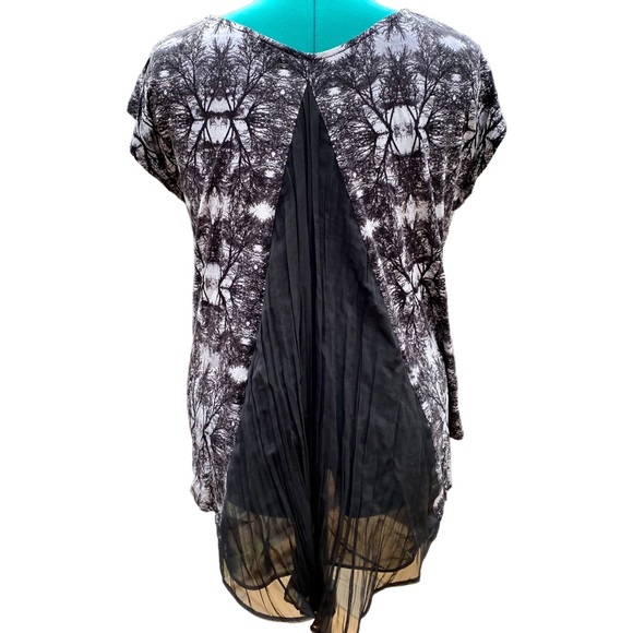 2for$25 OASIS Black & Grey T-Shirt with Ruffle Back - Picture 1 of 9